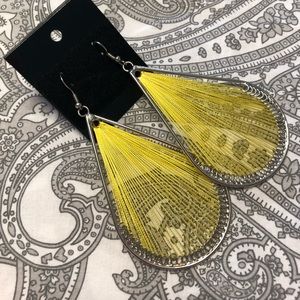⬇️ 🌴5 for $20🌴 Yellow threaded tear drop earring